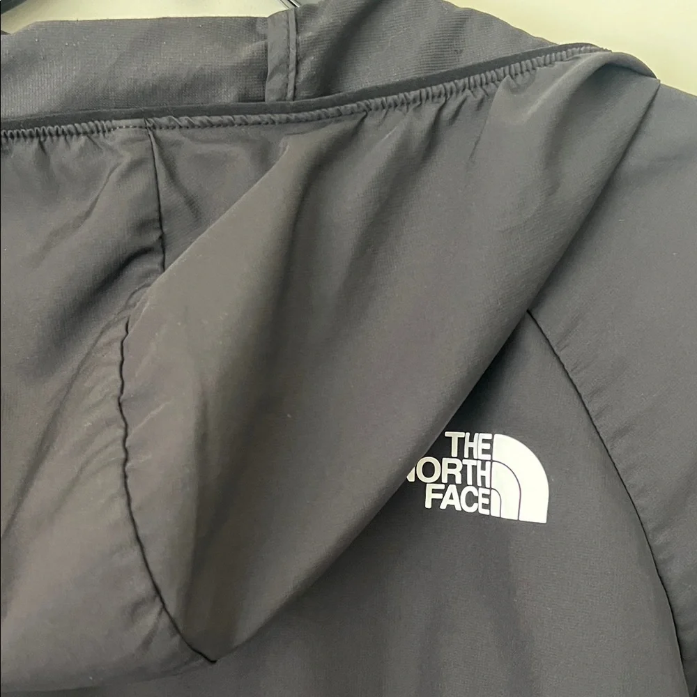 The North Face Two-Tone Black and Light Gray Windbreaker Jacket in Men’s Small
